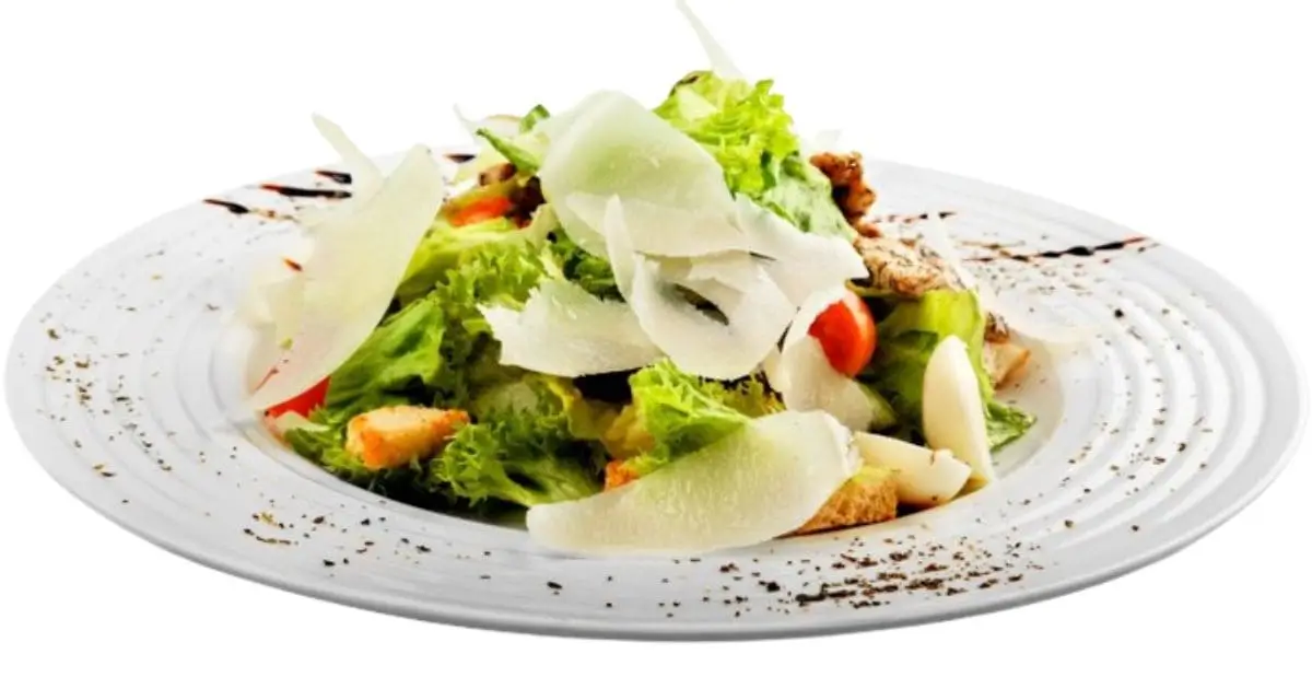 Salada Caesar com Pera e Nozes 